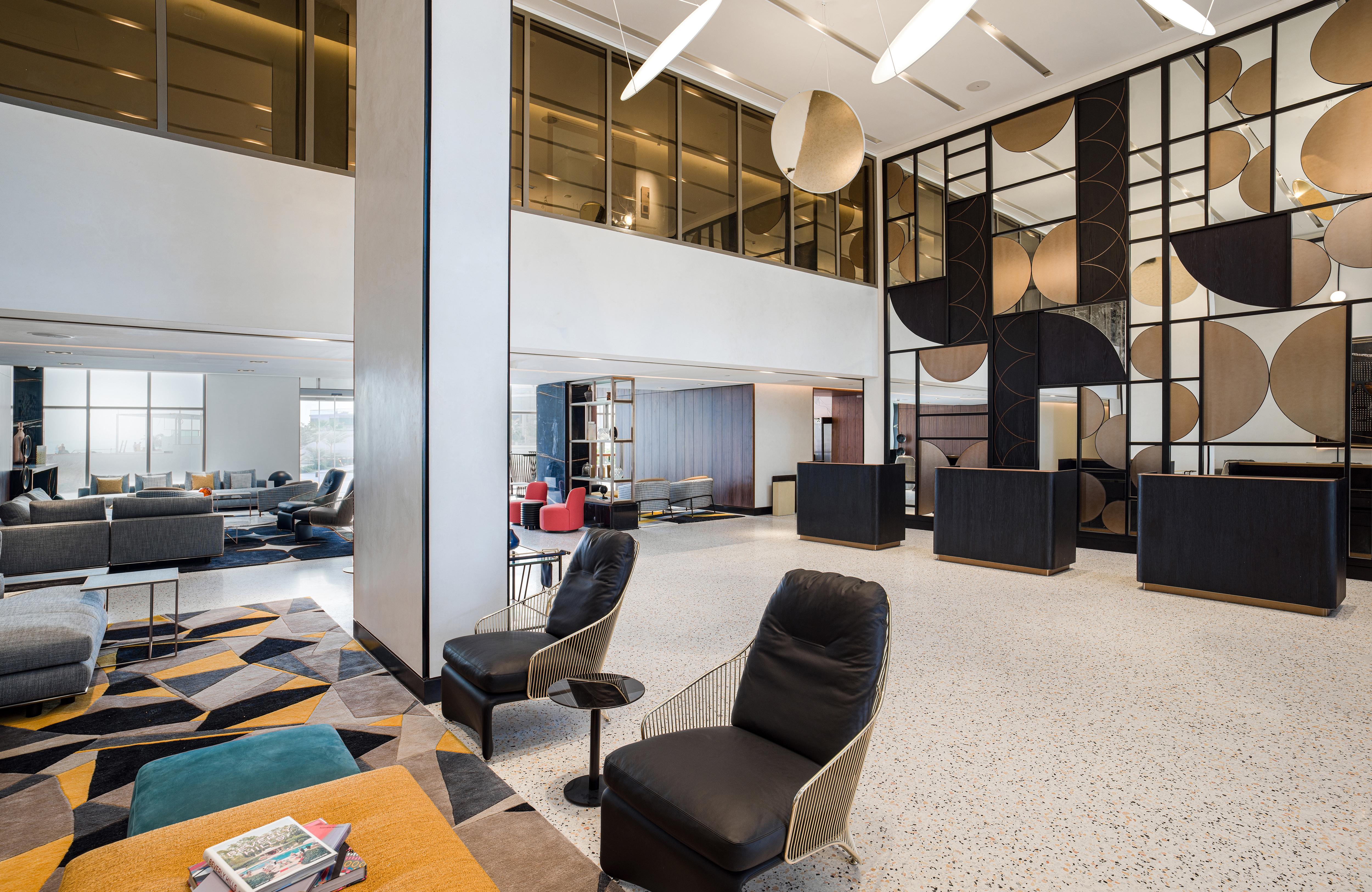 Th8 Palm Dubai Beach Resort, Vignette Collection By Ihg Esterno foto The lobby of the hotel