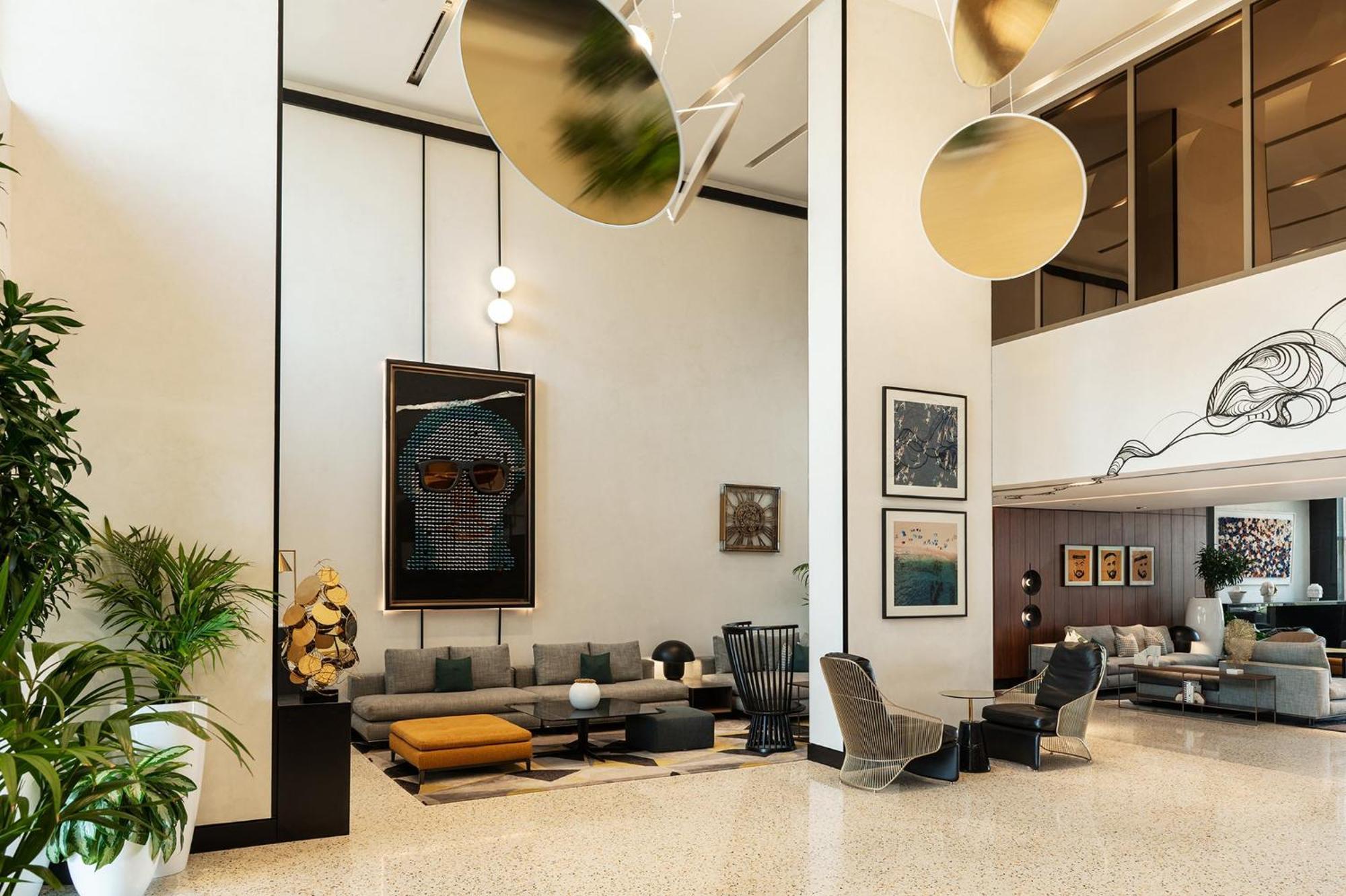 Th8 Palm Dubai Beach Resort, Vignette Collection By Ihg Esterno foto The lobby of the hotel