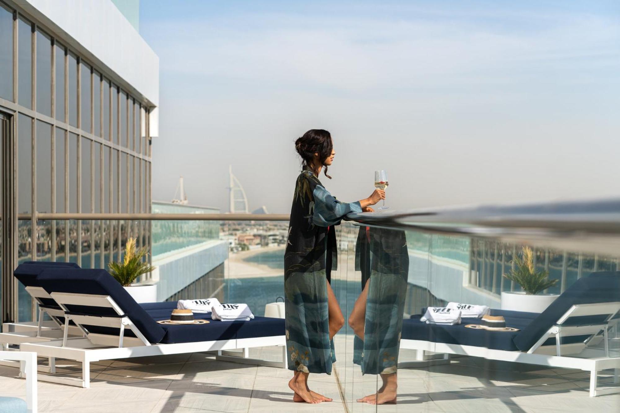 Th8 Palm Dubai Beach Resort, Vignette Collection By Ihg Esterno foto The View at The Palm