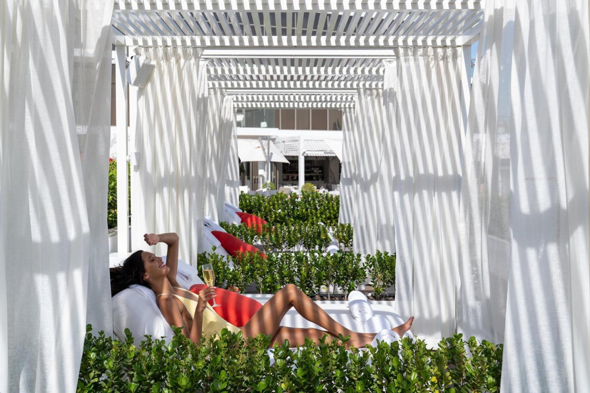 Th8 Palm Dubai Beach Resort, Vignette Collection By Ihg Esterno foto The Cabana