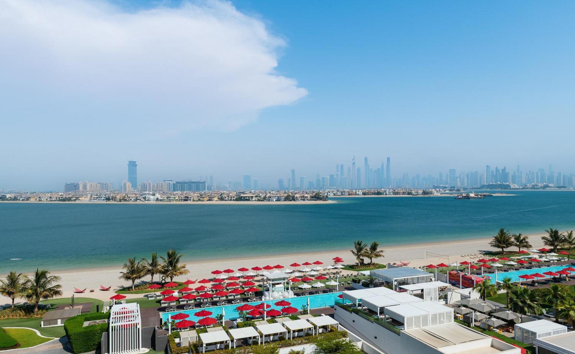 Th8 Palm Dubai Beach Resort, Vignette Collection By Ihg Esterno foto View of Jumeirah Islands