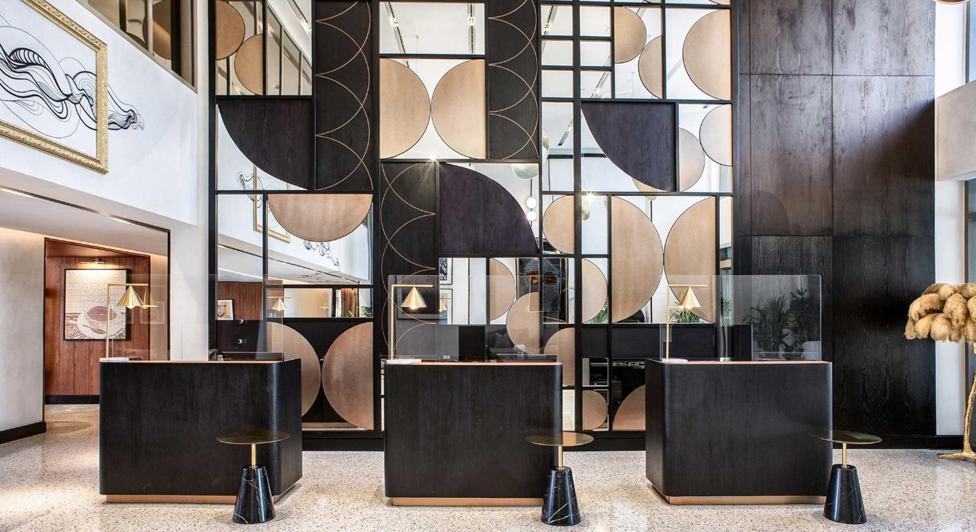 Th8 Palm Dubai Beach Resort, Vignette Collection By Ihg Esterno foto The lobby of the hotel